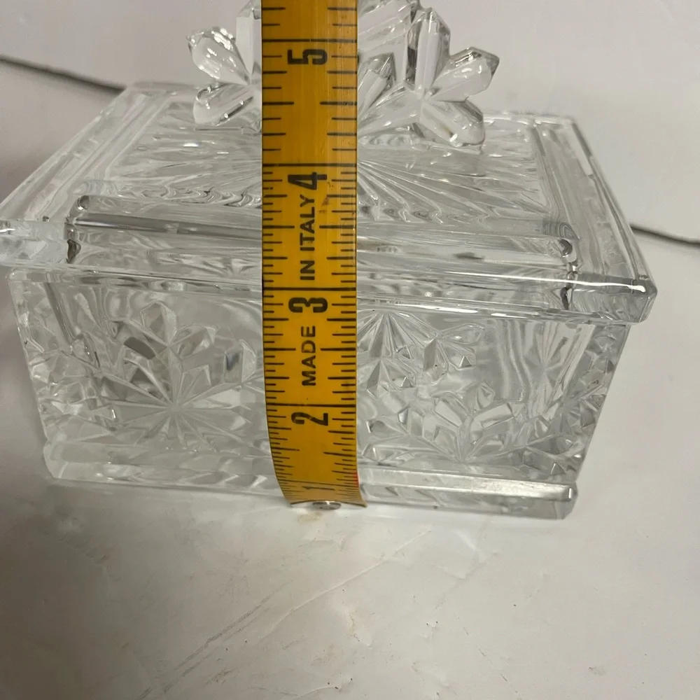 Vintage Elegant Snowflake Crystal Glass Trinket Box